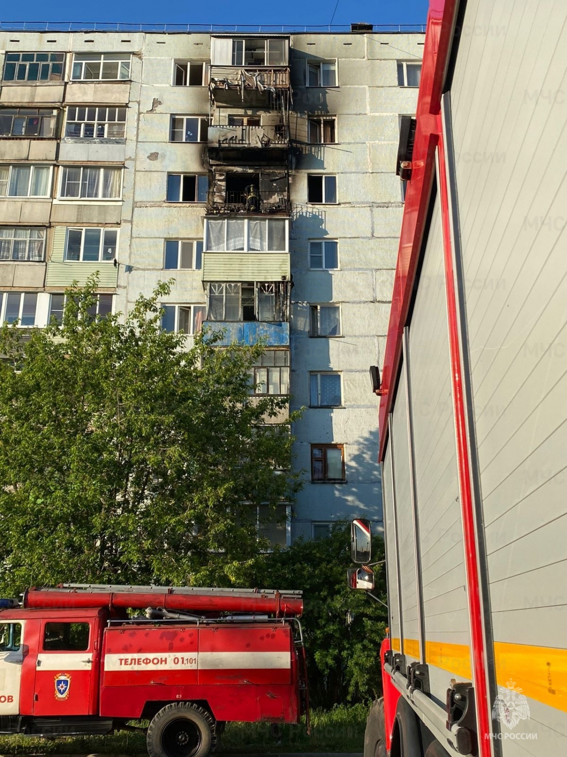 Дом-факел. В Коврове горело на трёх верхних этажах 9-этажного дома -  GORODKOVROV.RU