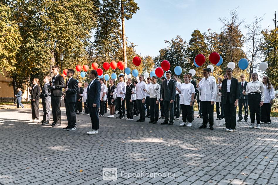 День коврова в 2024. Сквер оружейников ковров. Сквер родителей в Коврове. Сквер оружейников ковров фото. Парад ковров 2024.